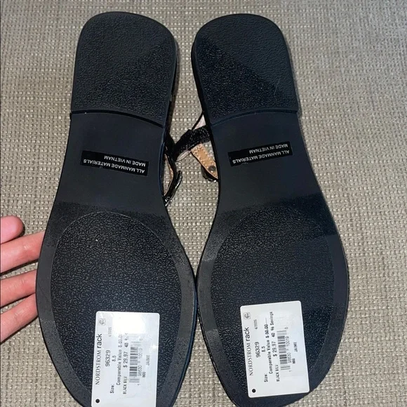 DV by Dolce Vita Black and Silver Sandals - Picture 4 of 4